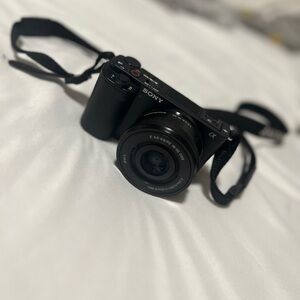 Sony Compact Mirrorless Camera in Black with Lens